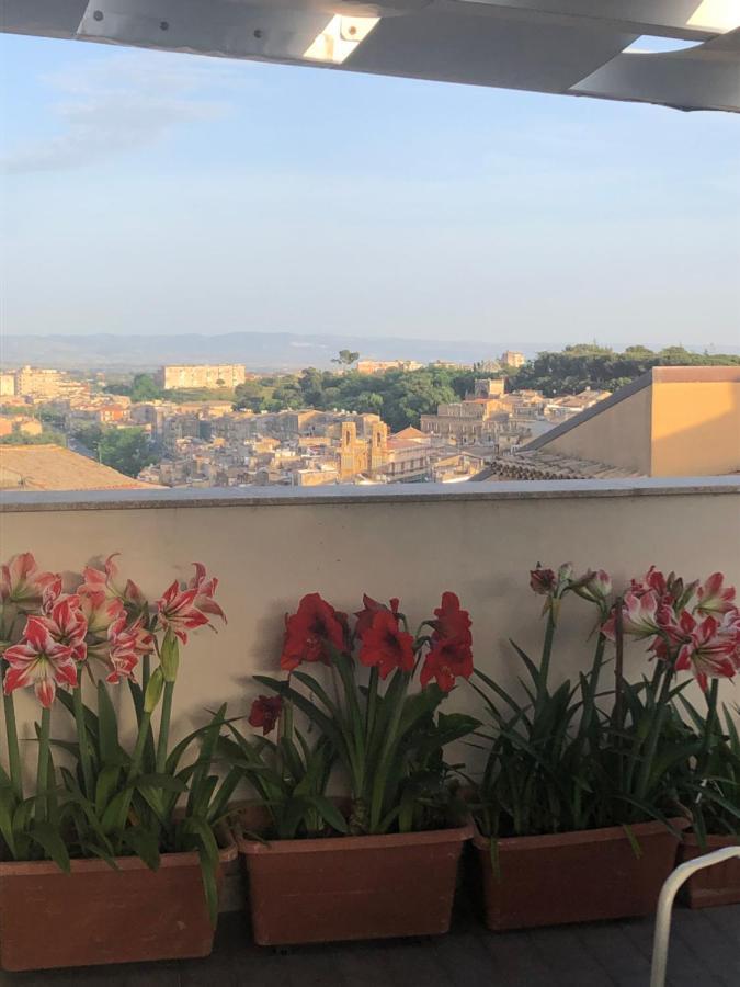 Ferienwohnung Attico Da Rosa Con Vista Spettacolare A 360 Gradi Caltagirone Exterior foto